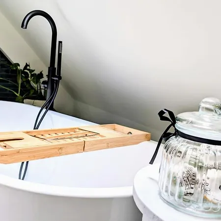 Nature Salle De Sport Jacuzzi Villa Saint-Jean-la-Poterie
